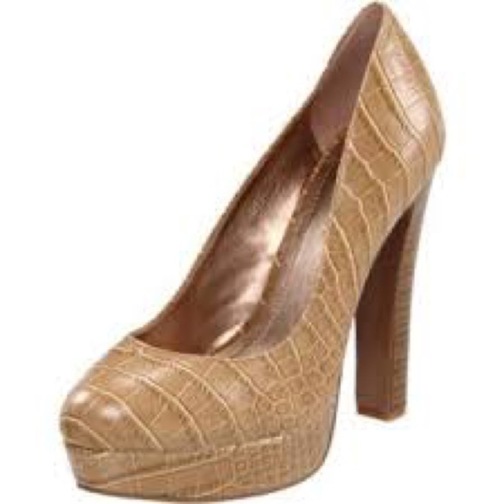 BCBG Jodie tan crocodile round toe pump NWT size 8