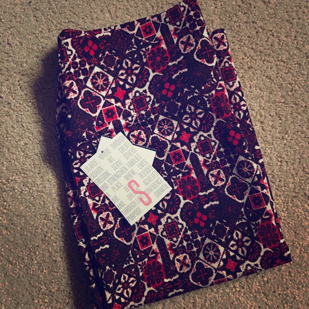 NWT Lularoe Cassie: Size Small!