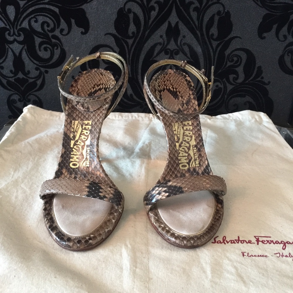 Savatore Ferragamo python luxury simple sandal US6