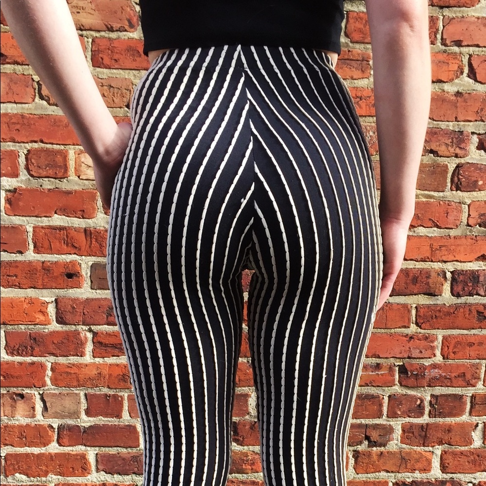 SOLD! Textured black & white leggings