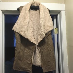 Akira Sherpa style vest sz large