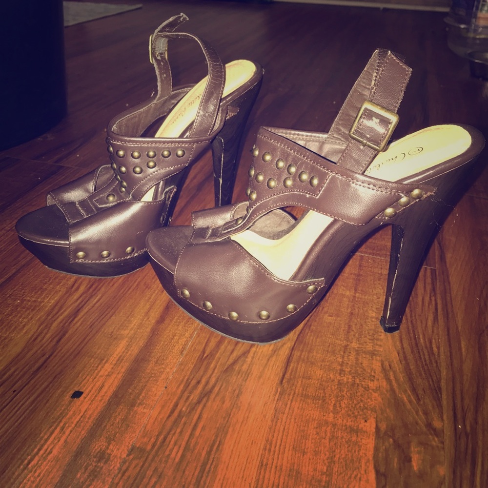 Brown Stud Detail Pumps