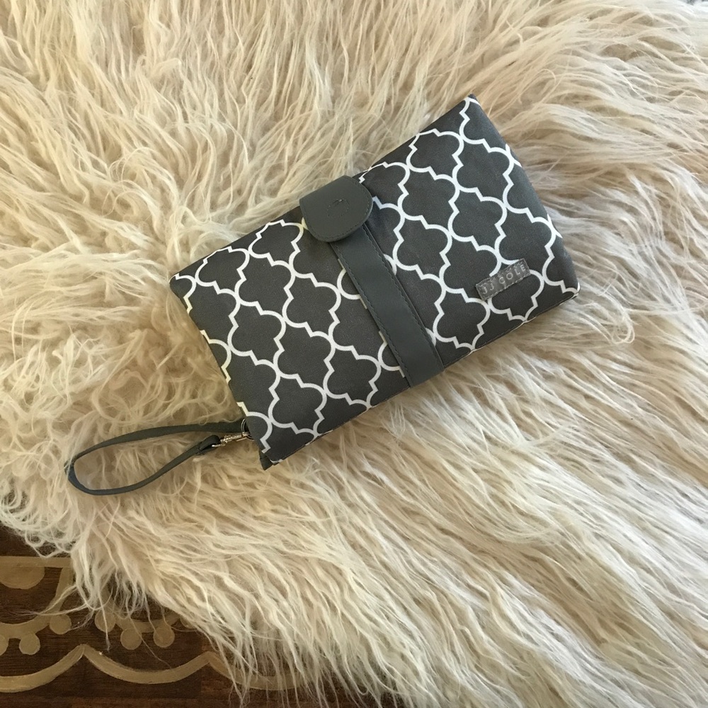 JJ COLE Portable diaper changing station  pad