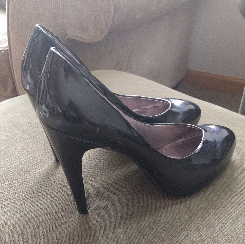 BCBGeneration black patent heels, sz 10