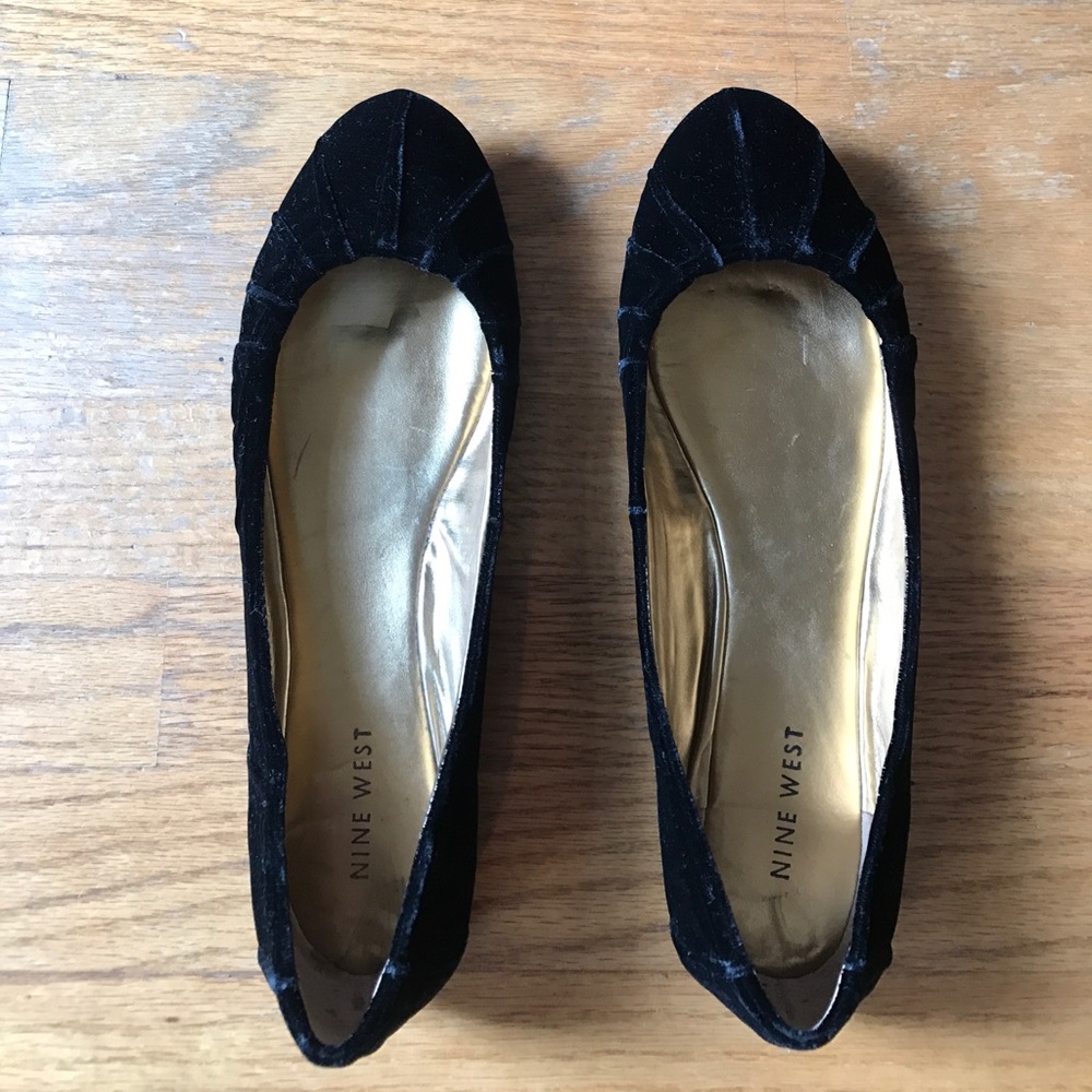 Brand New Nine West velvet flats