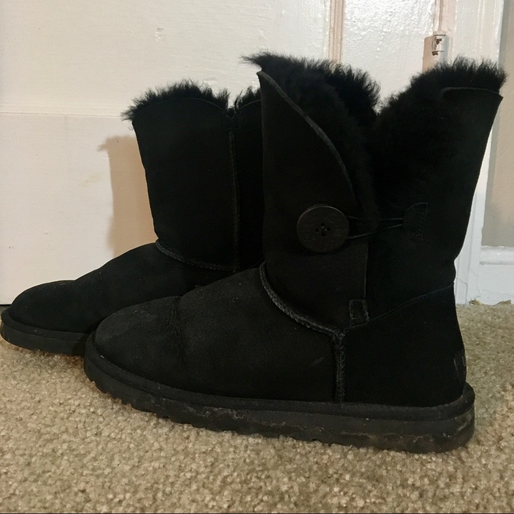 Bailey button UGG boots in black