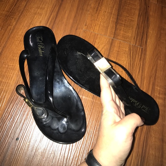 Jelly Bow Flip Flops - Picture 2 of 3