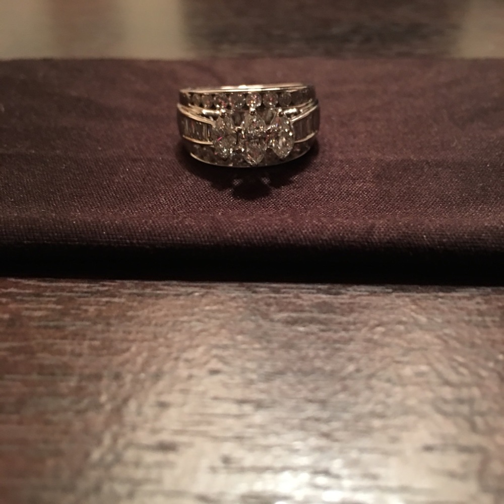 Beautiful White Gold Wedding Set