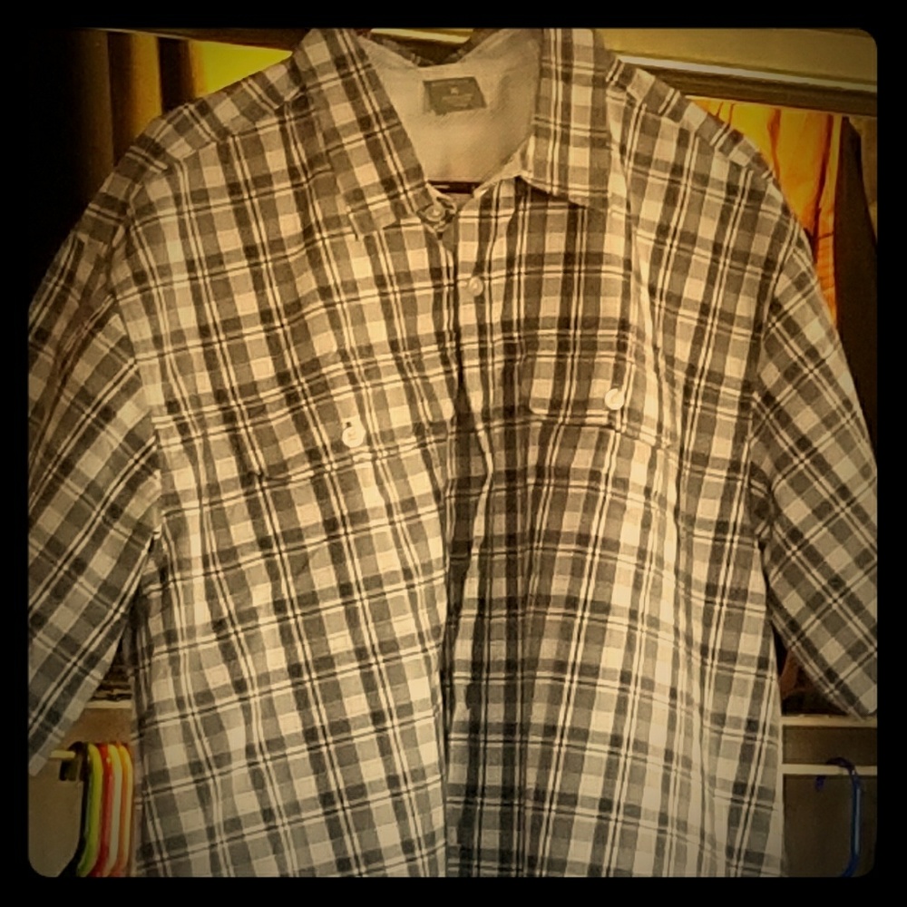 Short sleeve button up shirt.