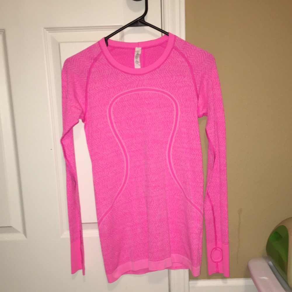 LULULEMON fitted top!!