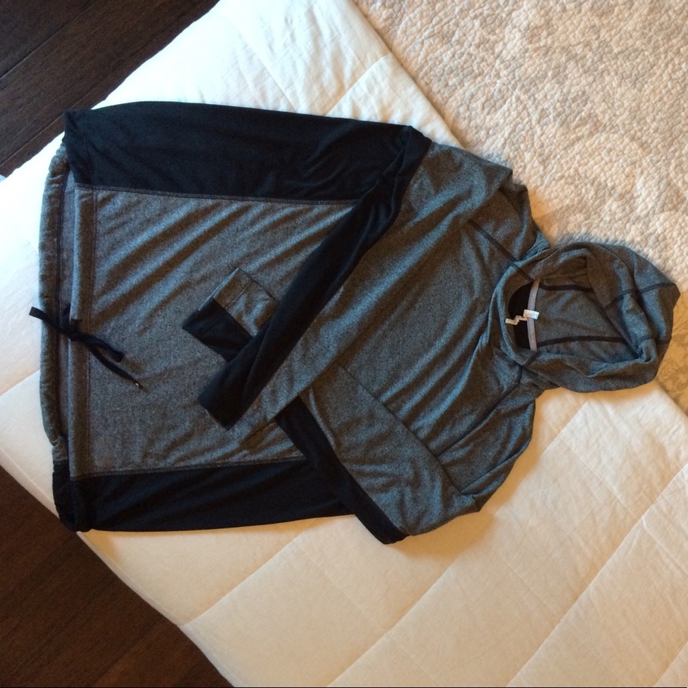 Under Armour light weight long sleeved hooded top