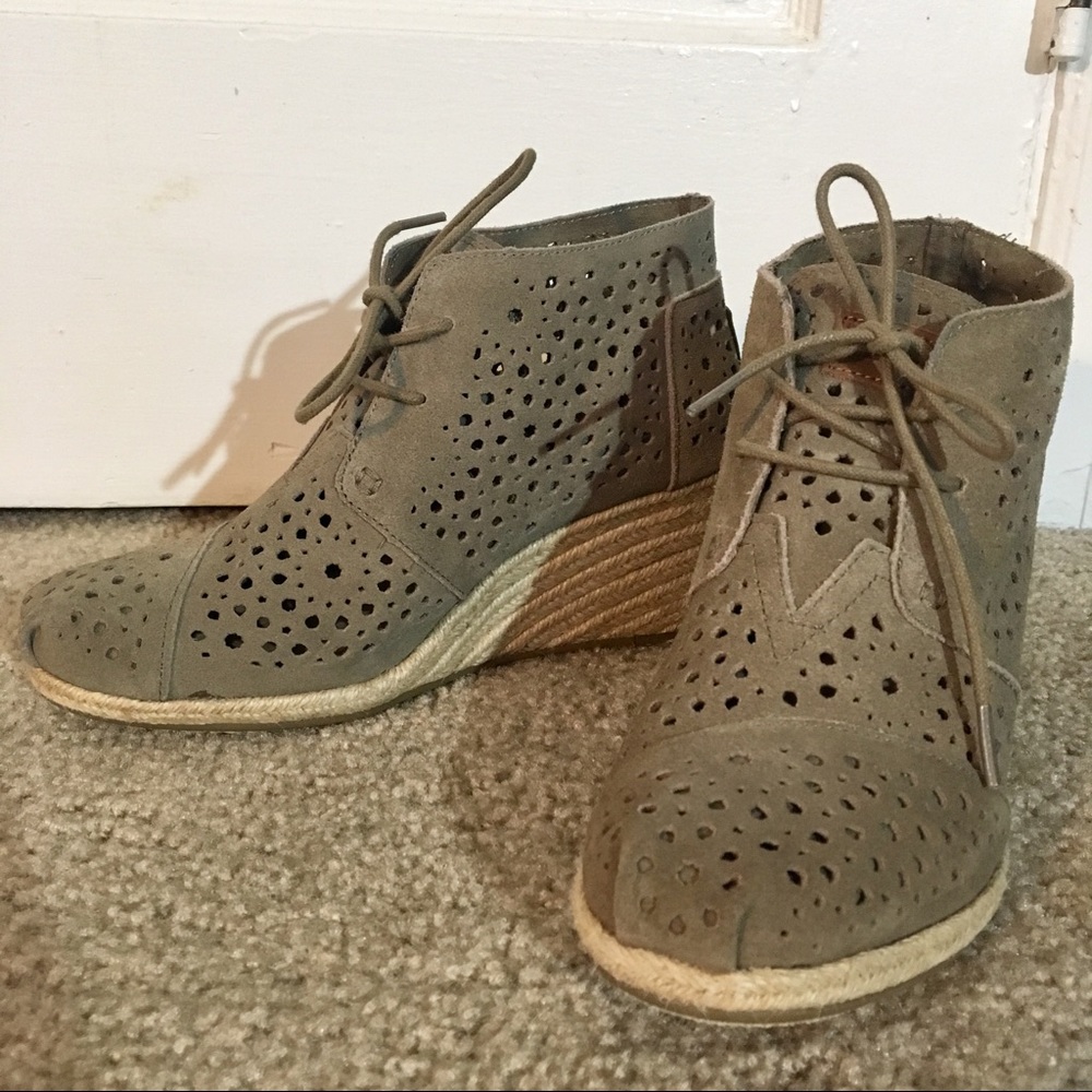 TOMS Desert taupe wedges with cutout detail