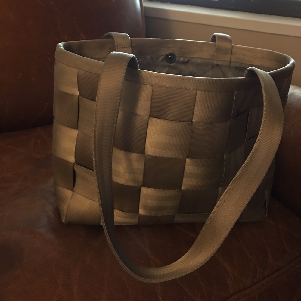 Harvey's Seatbelt Purse