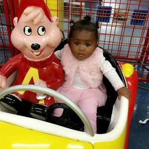 Meet your Posher, Laura