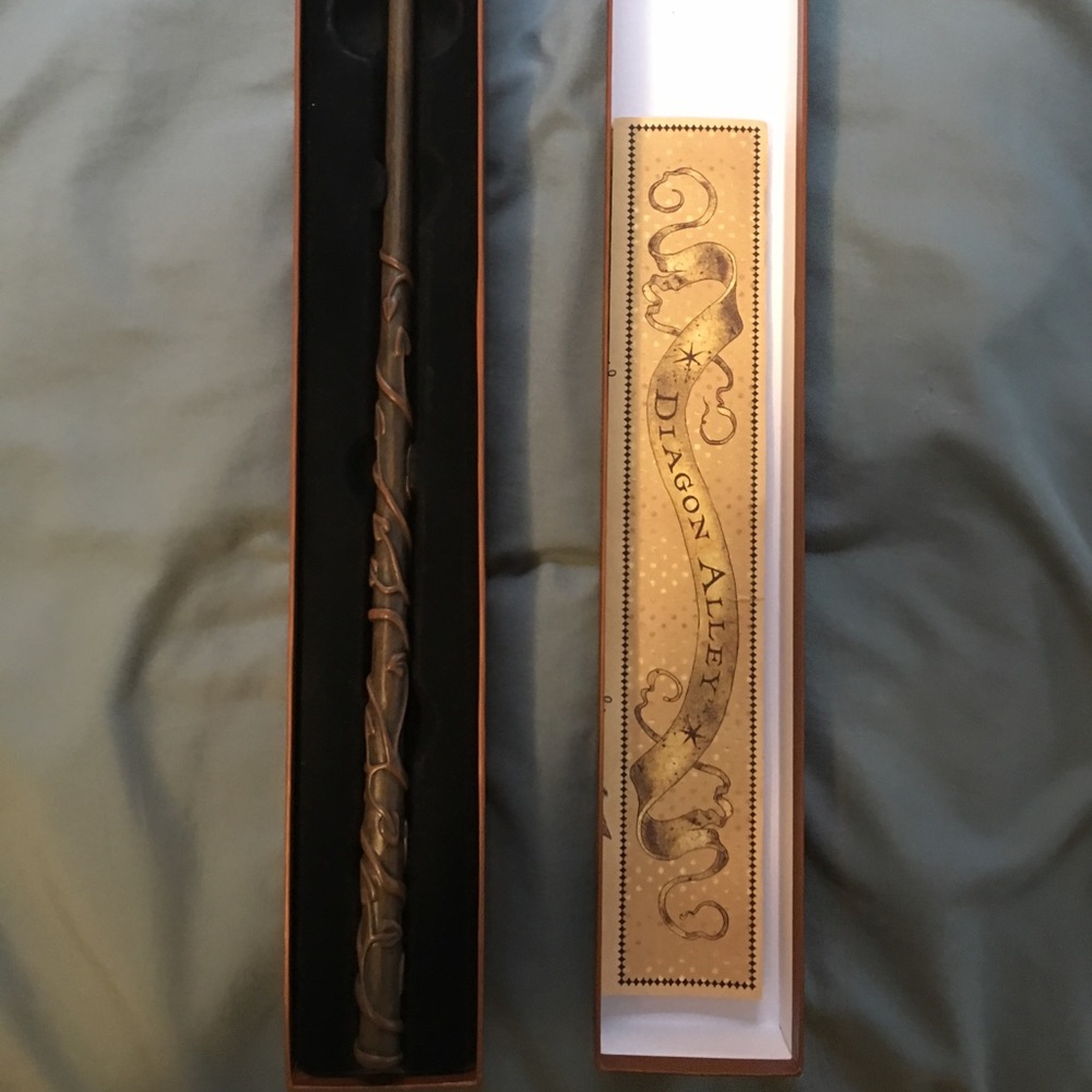 Authentic Hermione Granger wand- INTERACTIVE