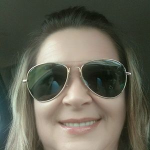 Meet your Posher, Debra