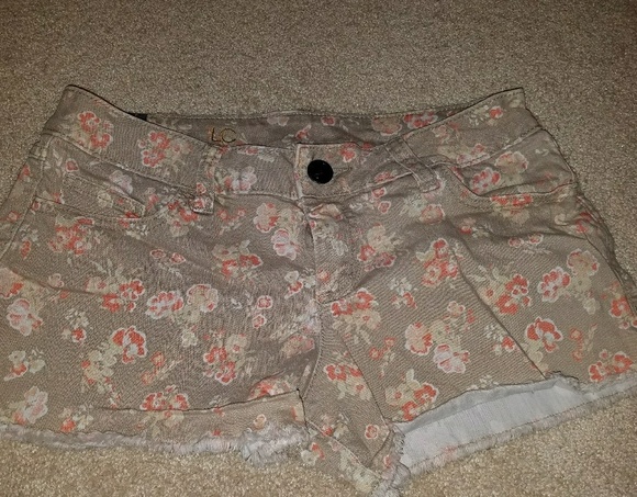 Lauren Conrad Jean shorts - Picture 1 of 2