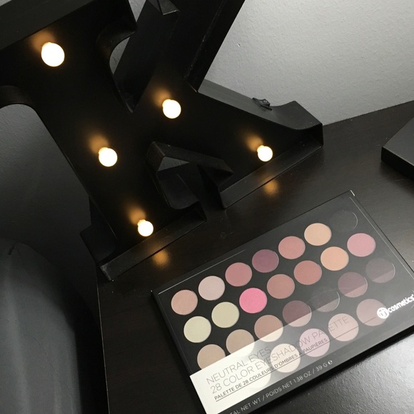 BH Cosmetics Neutral 28 Color Eyeshadow Palette🎀 - Picture 2 of 7