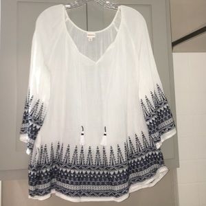 White quarter length sleeve top
