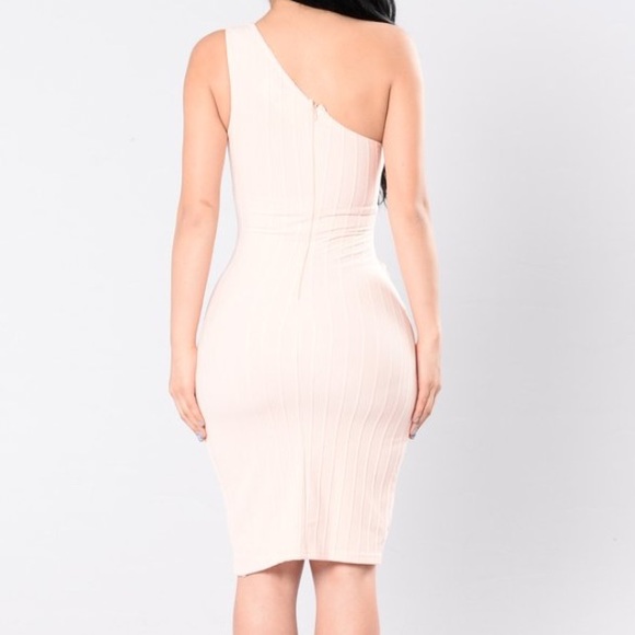 Fashion nova blush pink dress - Picture 2 of 2