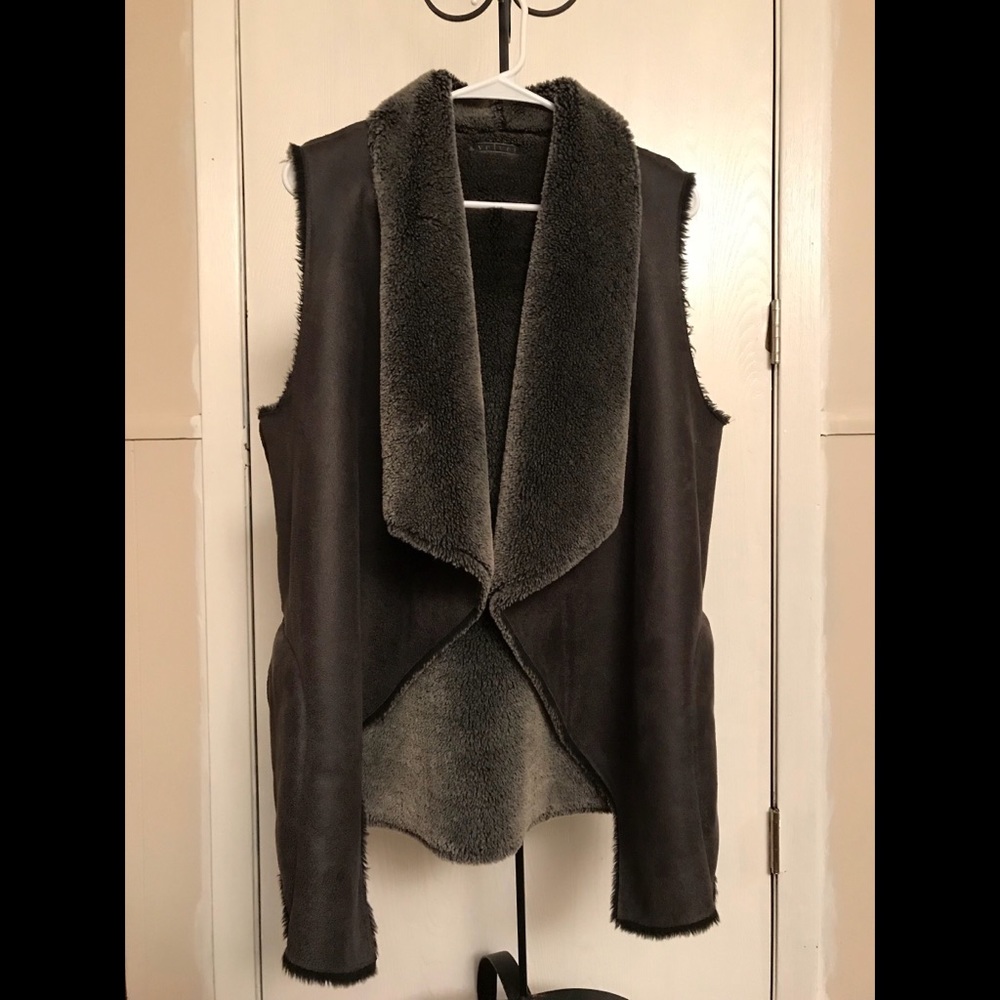 NWOT Velvet By Graham & Spencer Shearling Vest