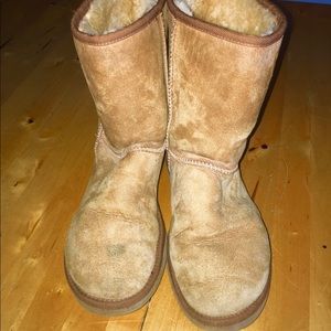 UGG Australia Women’s Classic Short - sz 9