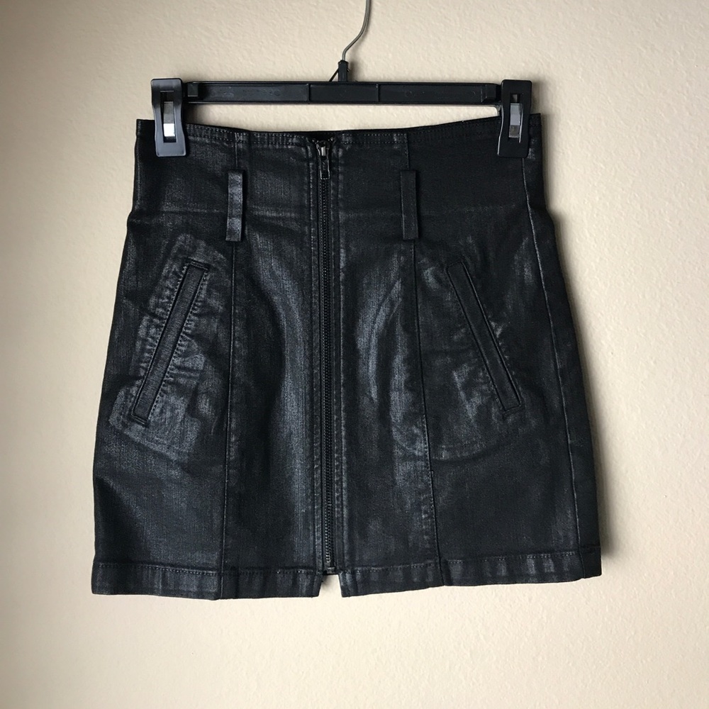 LF Skirt - Picture 1 of 3