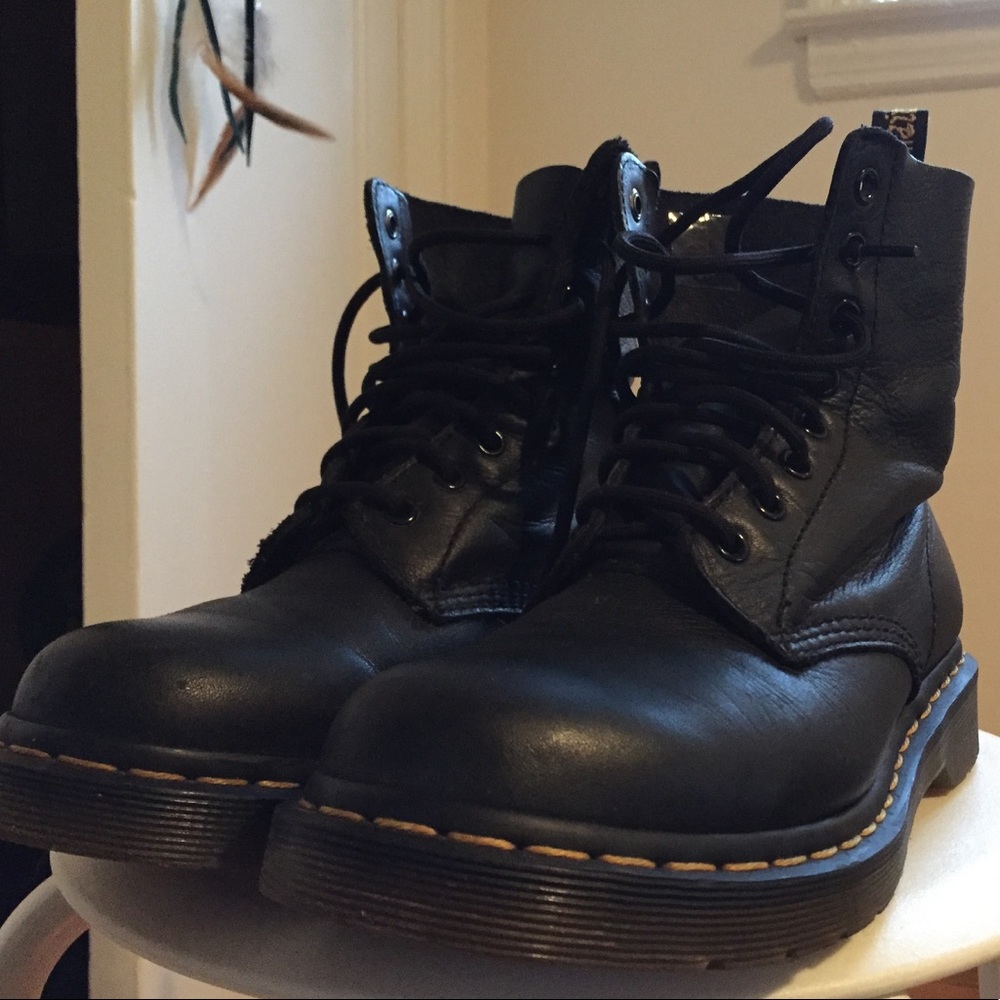 Dr. Martens Pascal boots