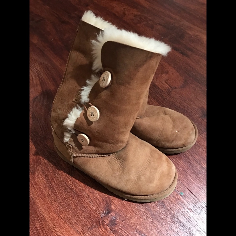 Chestnut 3 Button Ugg Boots