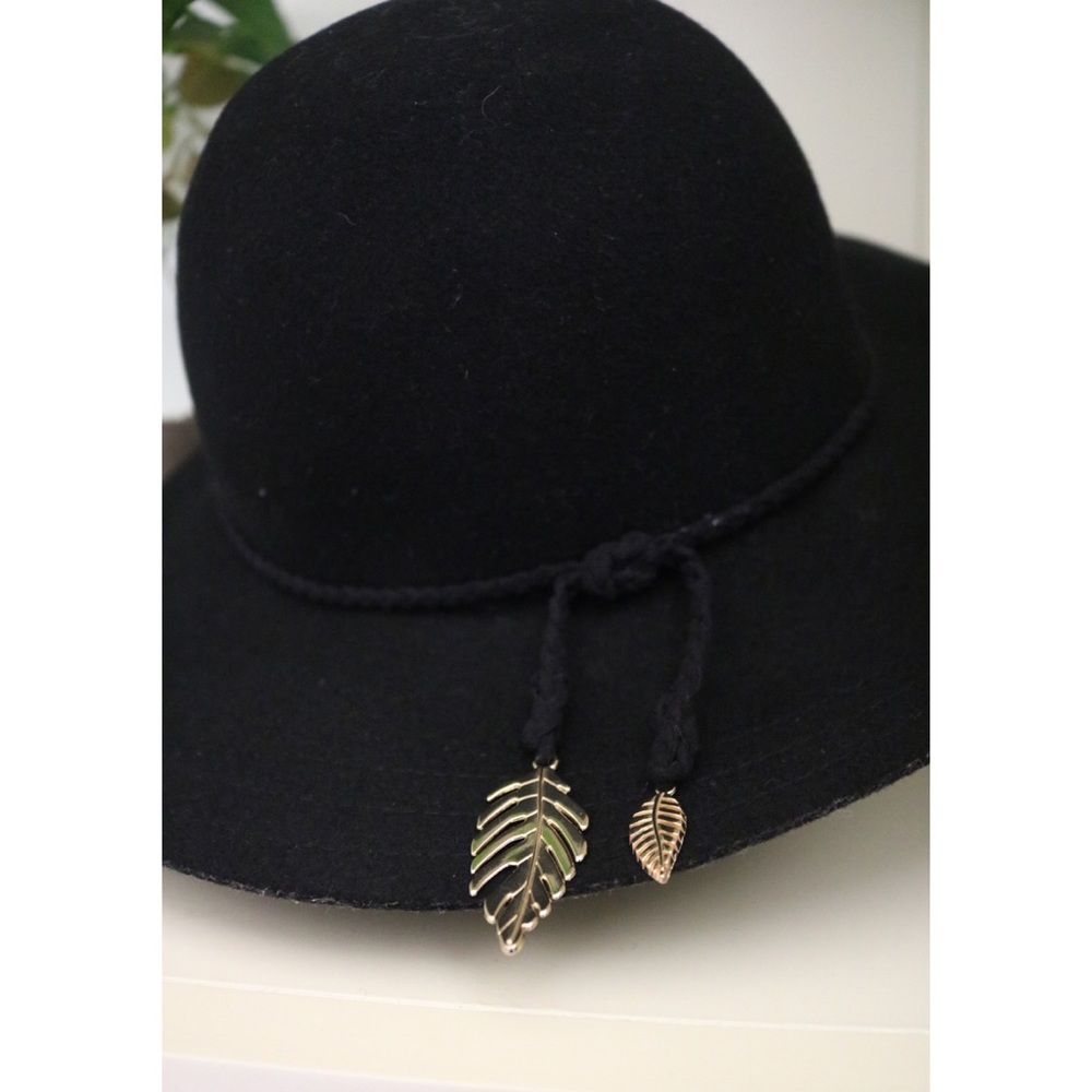 ✨FLASH SALE✨ Black 100% Wool Hat