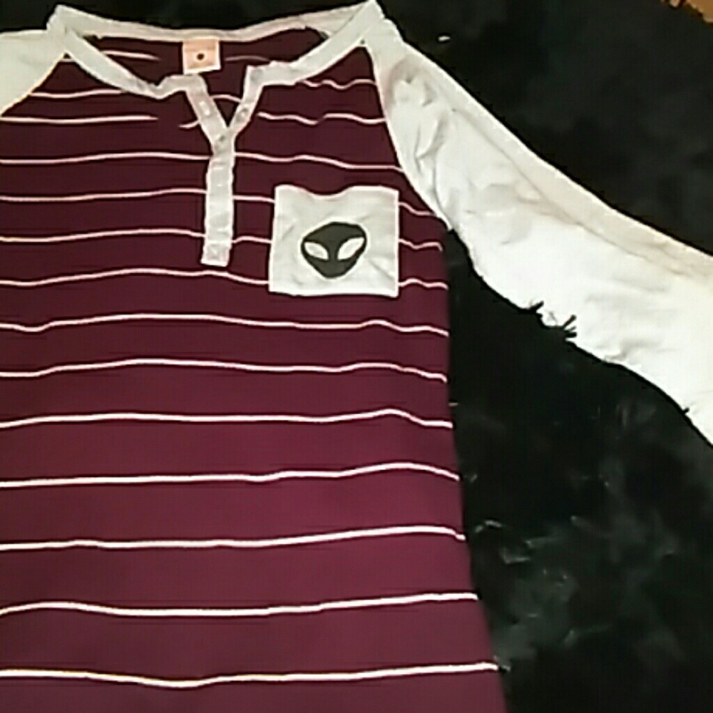 Grey and maroon alien pocket baseball tee
