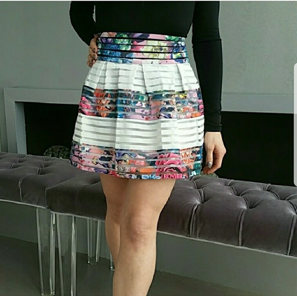 FLORAL SKIRT - Picture 3 of 3