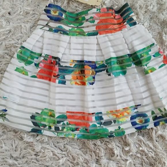 .. Dresses & Skirts - FLORAL SKIRT