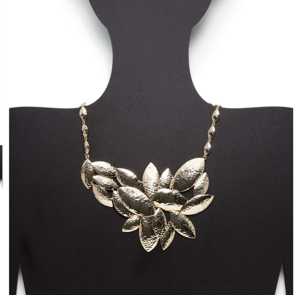 Kendra Scott Wendy Necklace (DISCONTINUED)