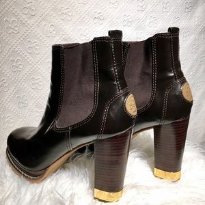 Authentic Tory Burch boots w/gold detail  size 7.5