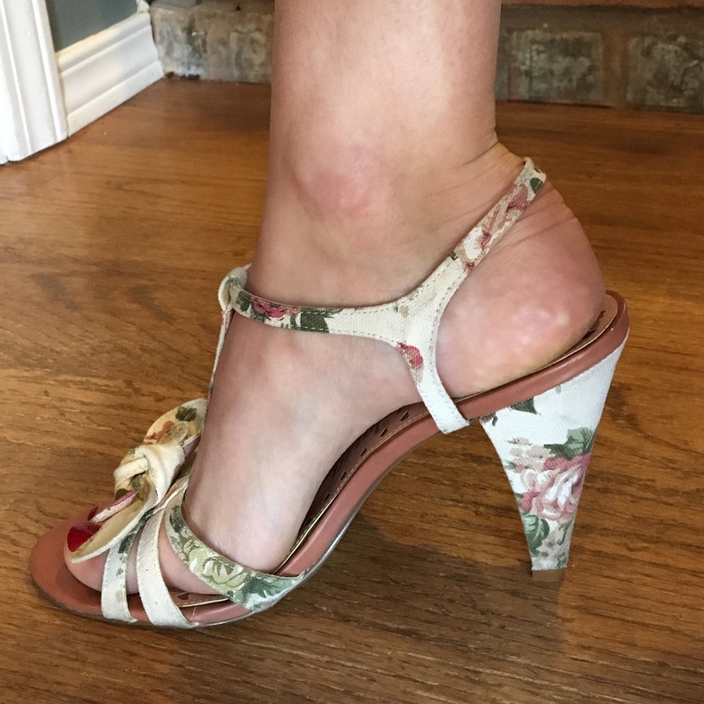 ADORABLE vintage-inspired heels!