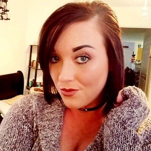 Meet your Posher, Adrienne