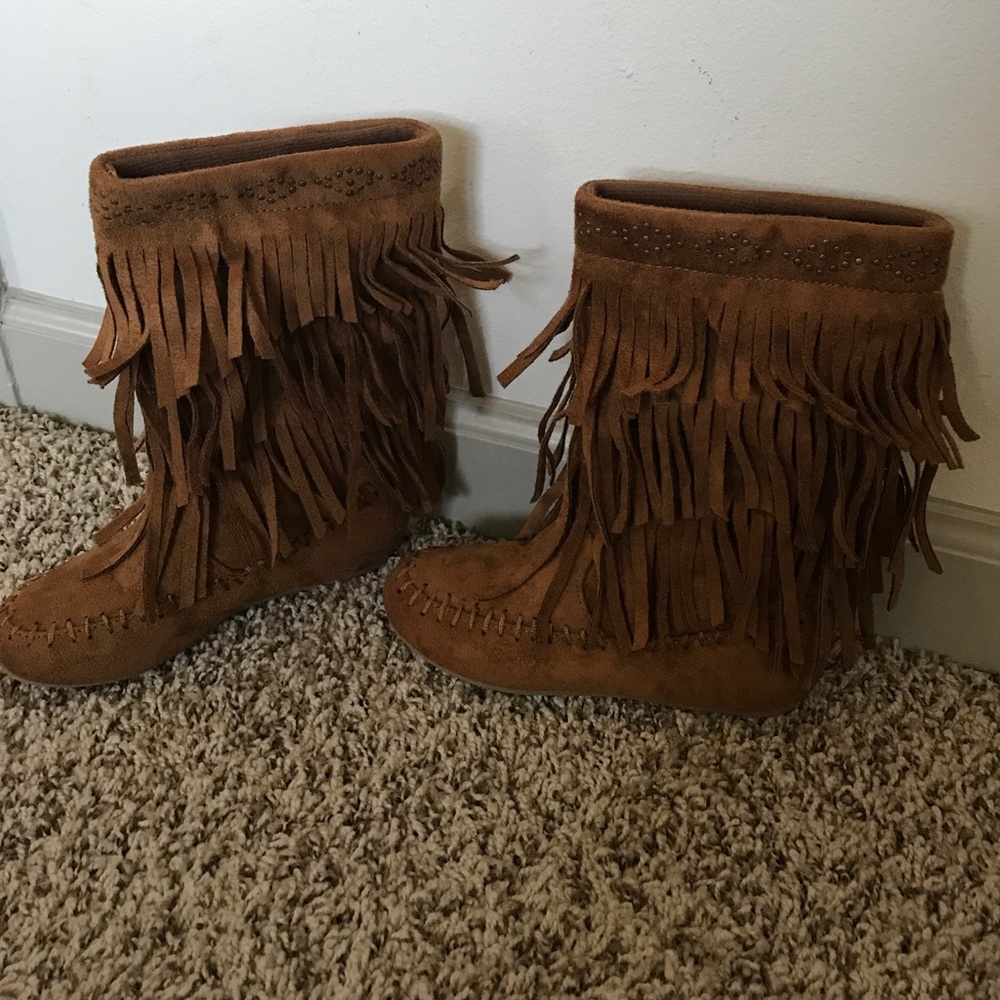 Girls boots NEVER WORN