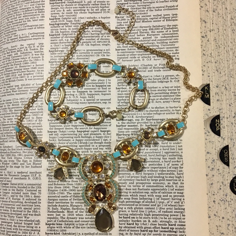 Elegant necklace & bracelet combo
