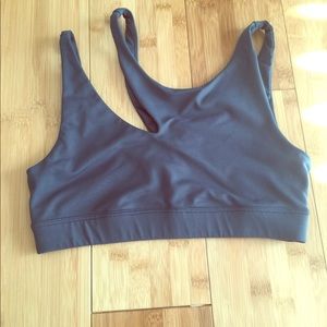 Like new Alo Yoga bra, cool design