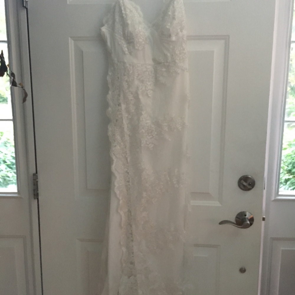 Lace dress with high slit