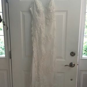 Lace dress with high slit