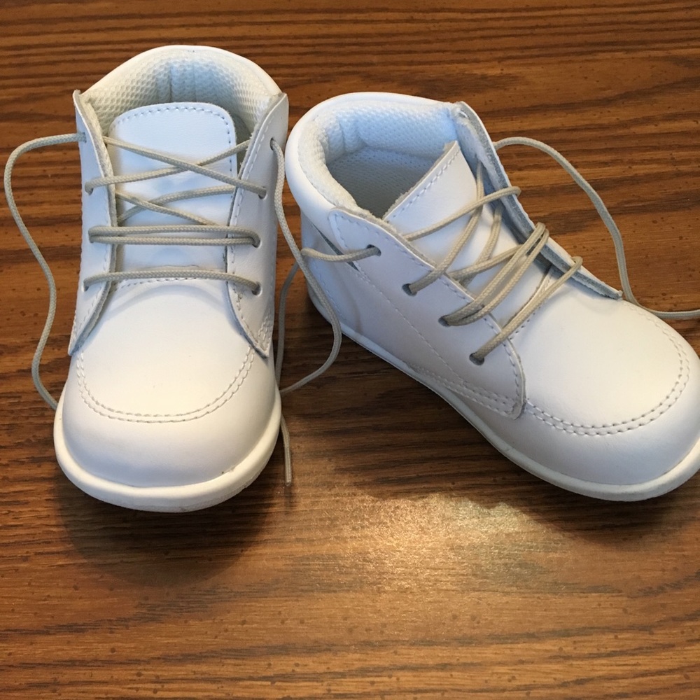 White walking shoe