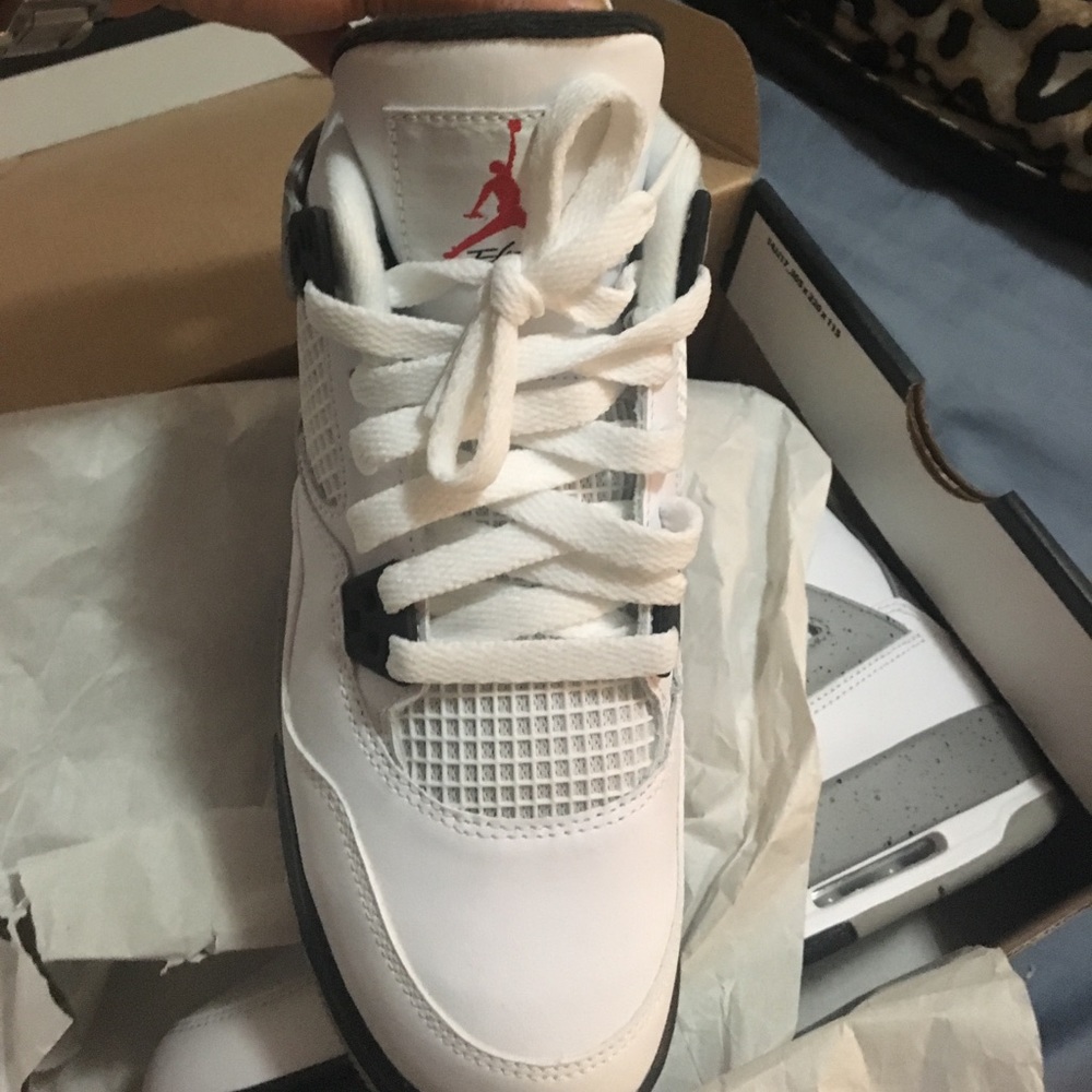 Jordan 4s - Picture 4 of 7