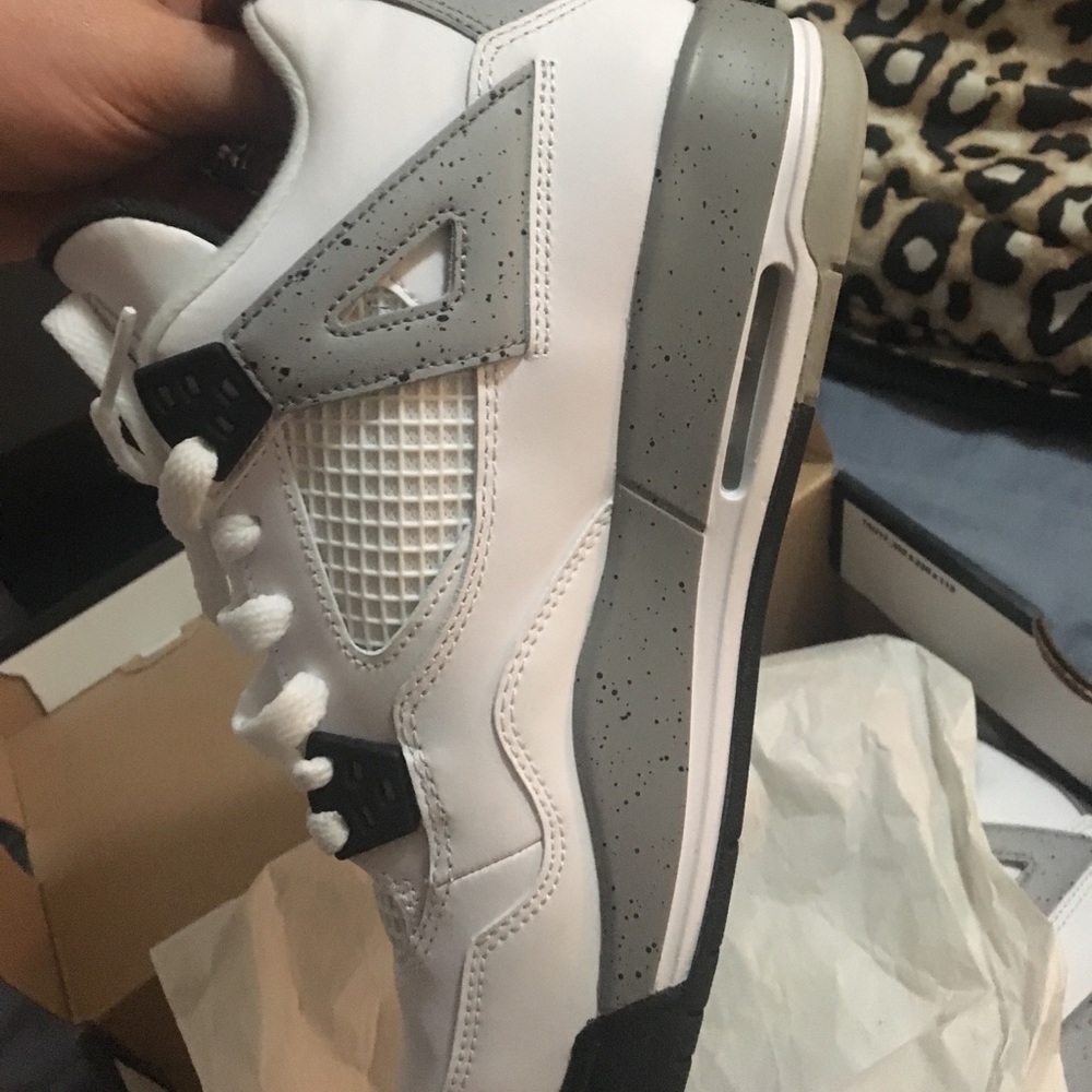 Jordan 4s - Picture 5 of 7