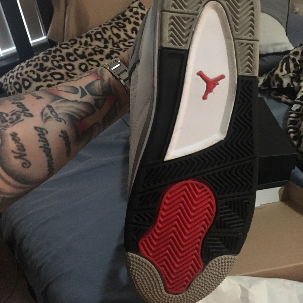 Jordan 4s - Picture 6 of 7