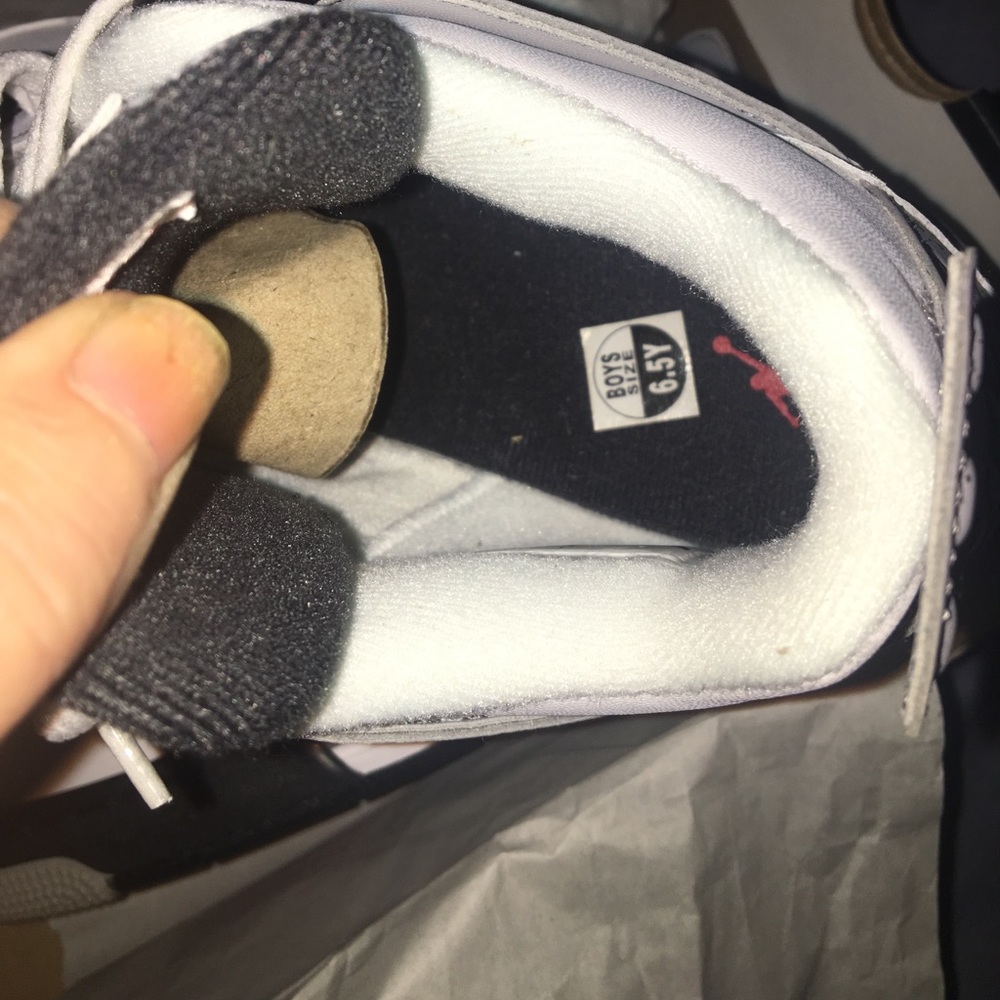 Jordan 4s - Picture 7 of 7