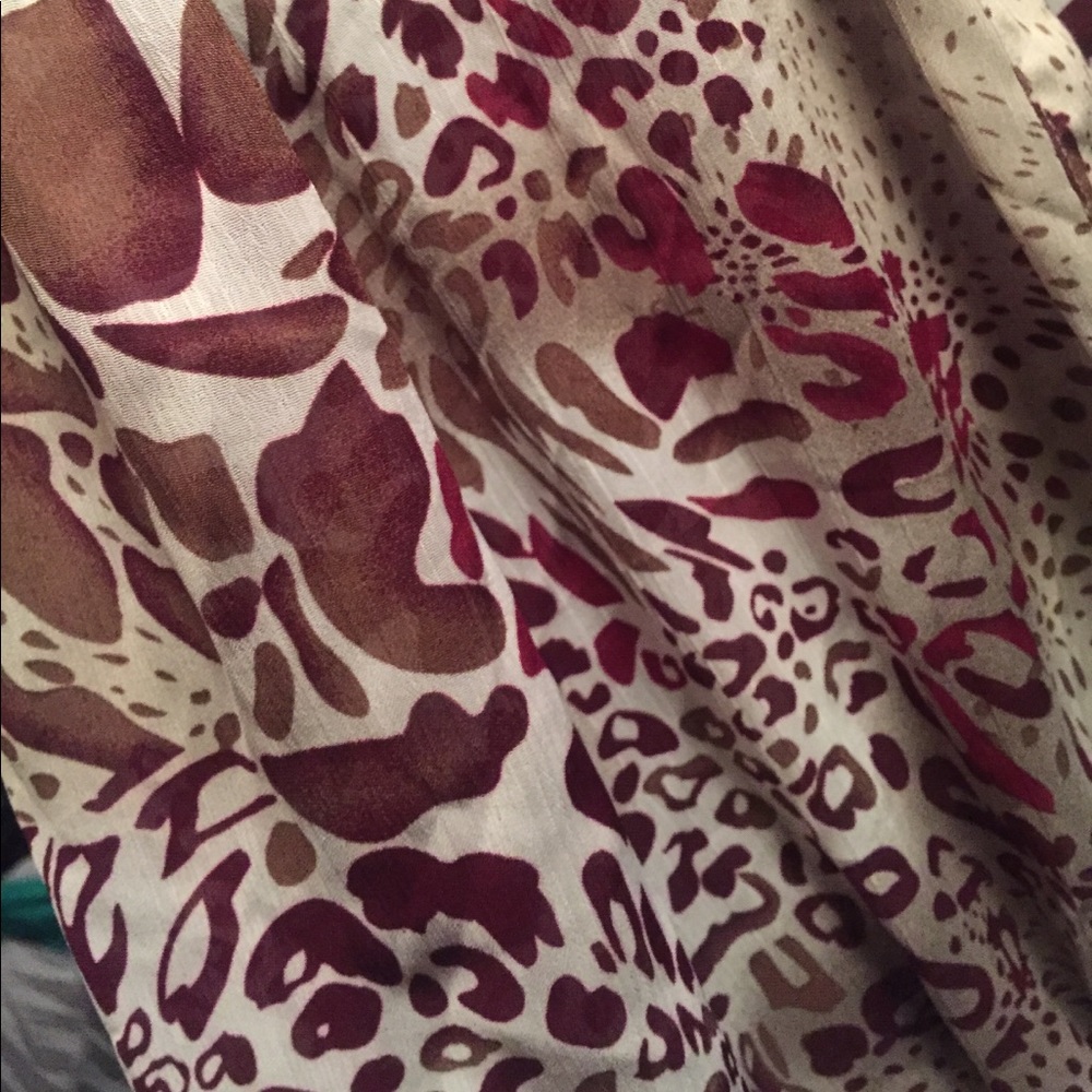Stretch Divided Multi-Colored Blouse - Picture 2 of 2