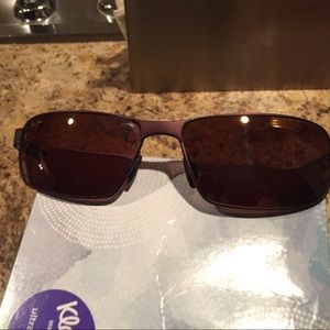 Sunglasses:Maui Jim Castaways
