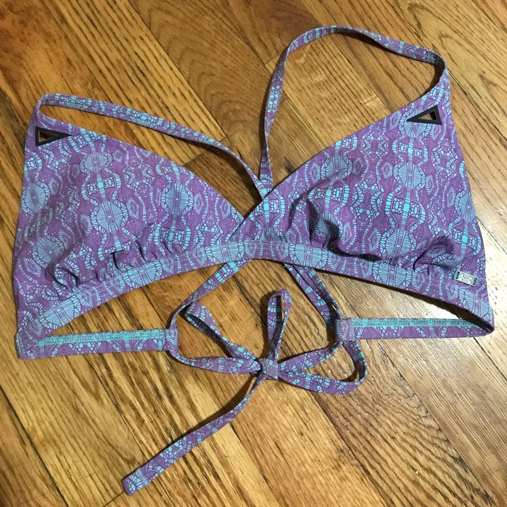 UA cross bikini top